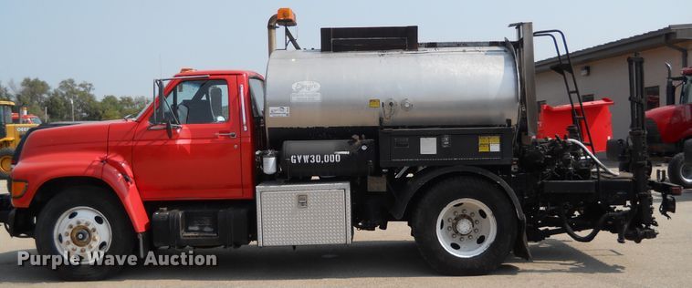 image for item DE4529 1998 Ford F800  oil distributor truck