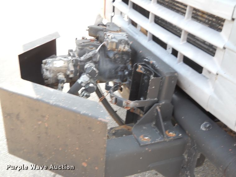 image for item DE4529 1998 Ford F800  oil distributor truck