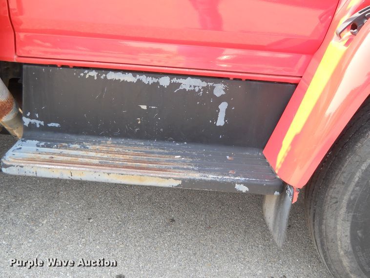 image for item DE4529 1998 Ford F800  oil distributor truck