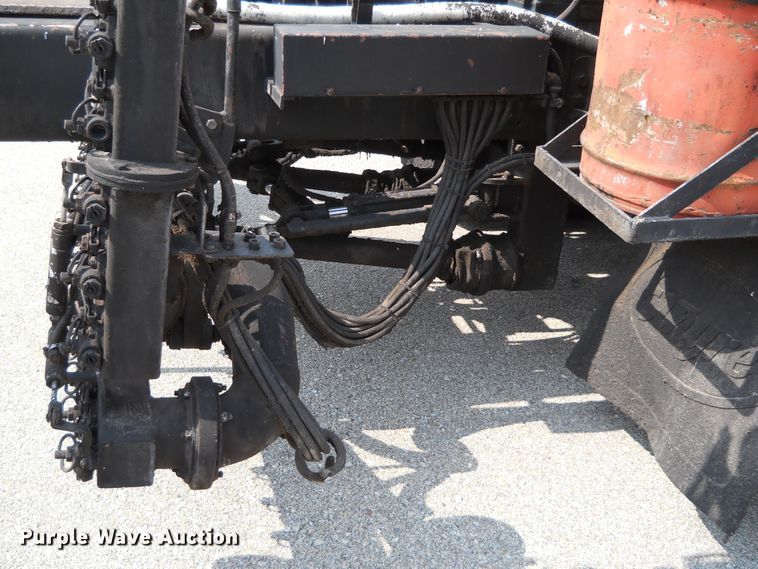 image for item DE4529 1998 Ford F800  oil distributor truck