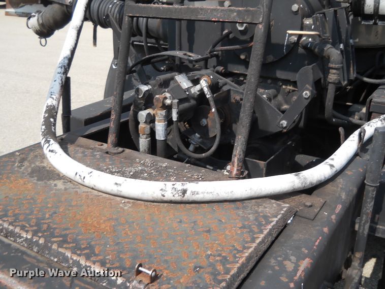 image for item DE4529 1998 Ford F800  oil distributor truck