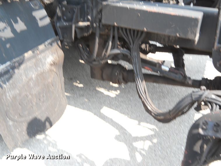 image for item DE4529 1998 Ford F800  oil distributor truck