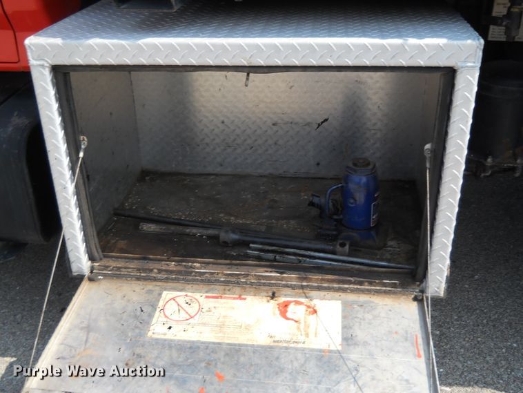 image for item DE4529 1998 Ford F800  oil distributor truck