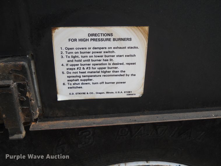 image for item DE4529 1998 Ford F800  oil distributor truck