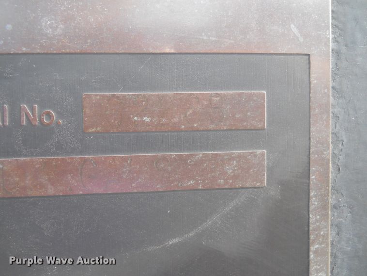 image for item DE4529 1998 Ford F800  oil distributor truck