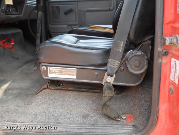 image for item DE4529 1998 Ford F800  oil distributor truck