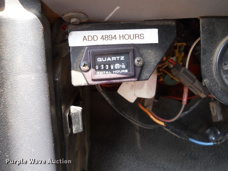 image for item DE4529 1998 Ford F800  oil distributor truck