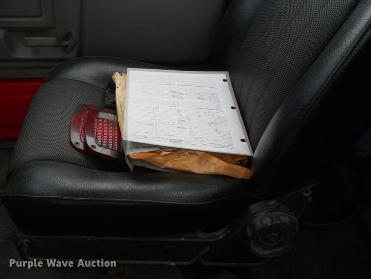 image for item DE4529 1998 Ford F800  oil distributor truck