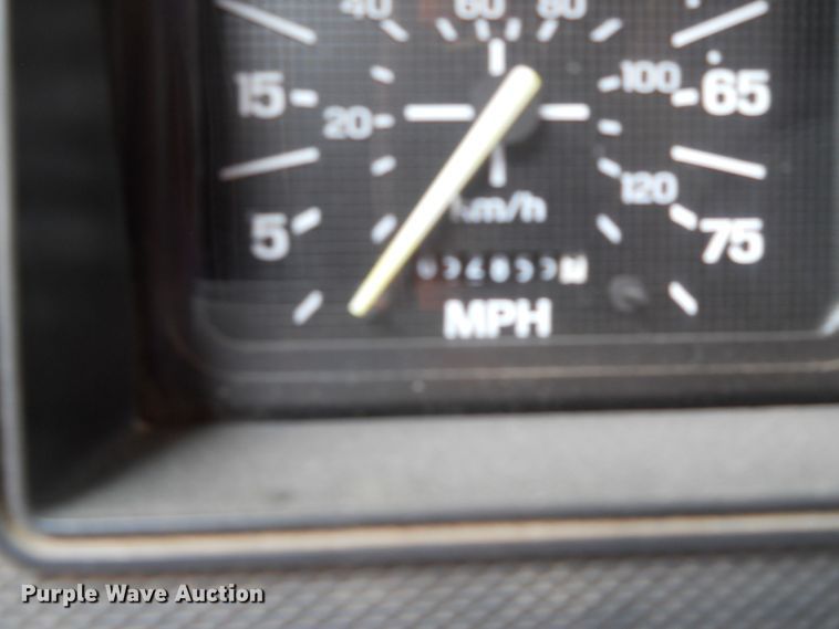 image for item DE4529 1998 Ford F800  oil distributor truck