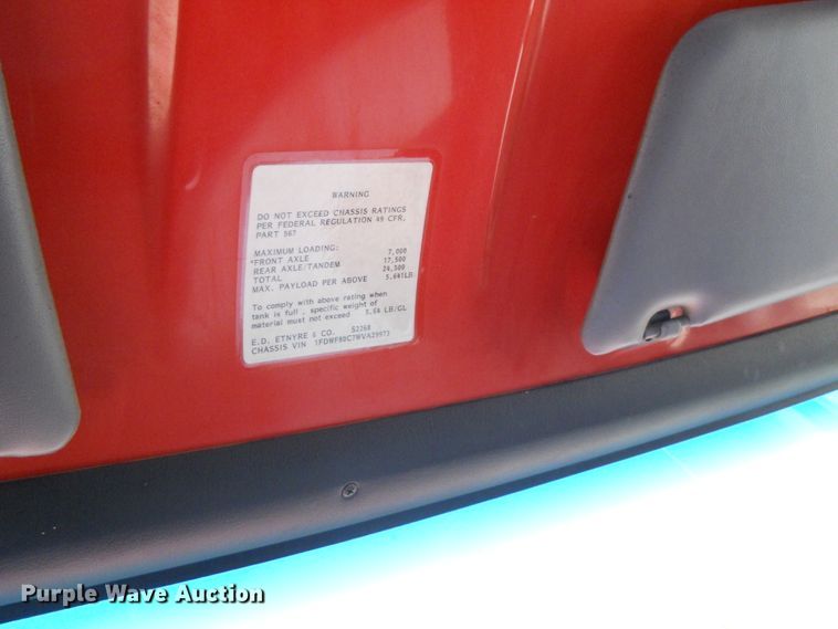 image for item DE4529 1998 Ford F800  oil distributor truck