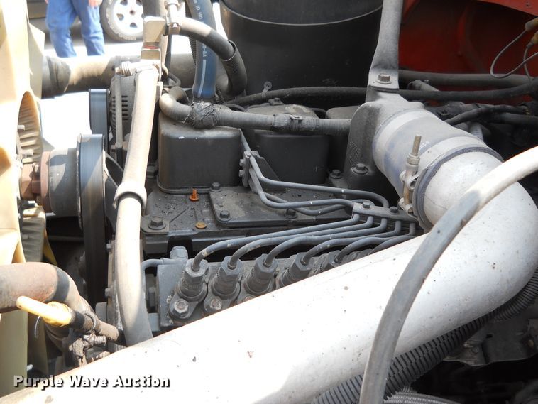 image for item DE4529 1998 Ford F800  oil distributor truck