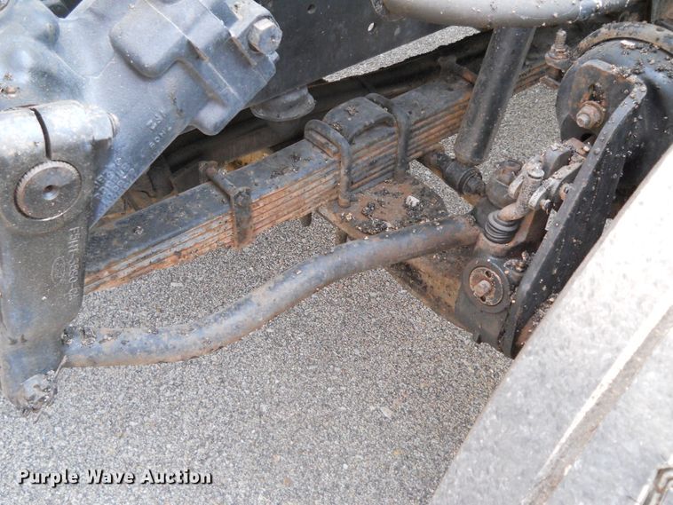 image for item DE4529 1998 Ford F800  oil distributor truck