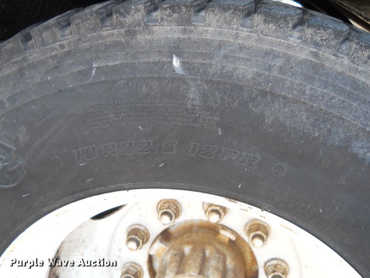 image for item DE4529 1998 Ford F800  oil distributor truck