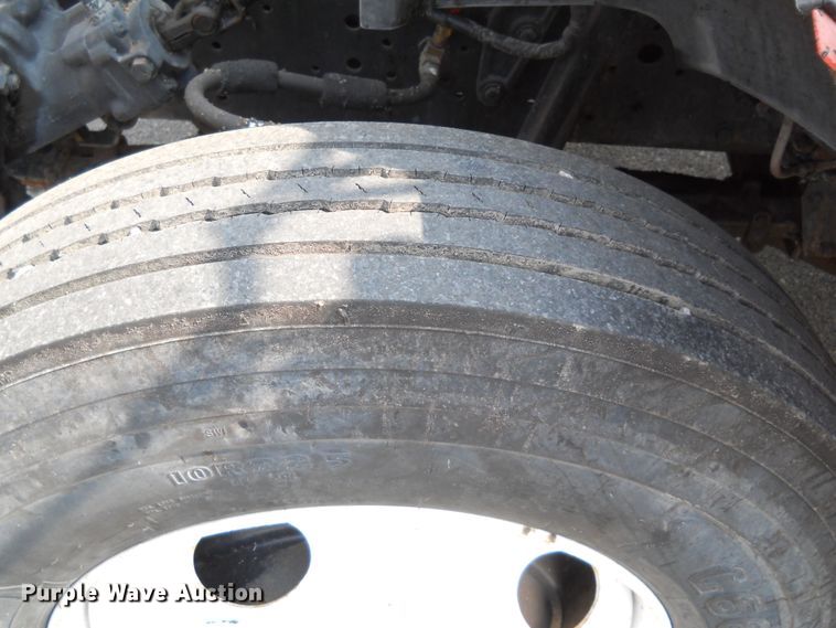 image for item DE4529 1998 Ford F800  oil distributor truck