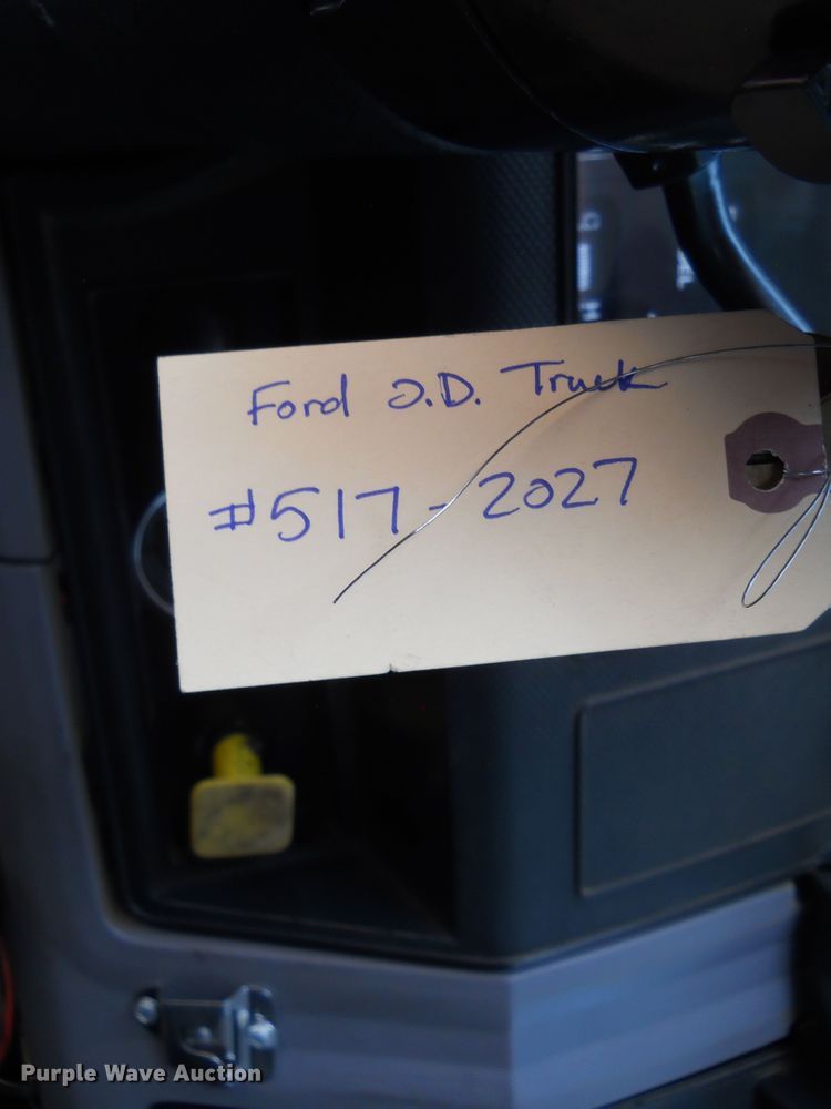 image for item DE4529 1998 Ford F800  oil distributor truck