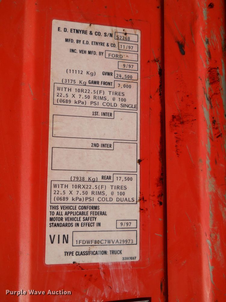 image for item DE4529 1998 Ford F800  oil distributor truck