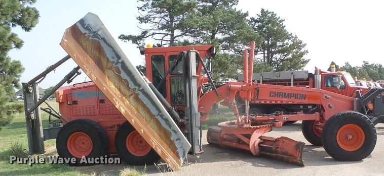 image for item DG8254 2000 Champion 710A  motor grader