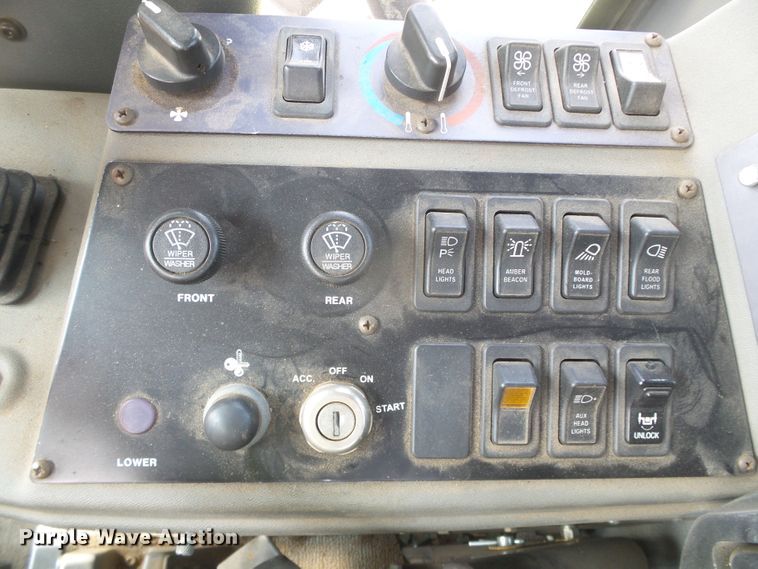 image for item DG8254 2000 Champion 710A  motor grader