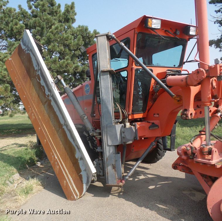 image for item DG8254 2000 Champion 710A  motor grader