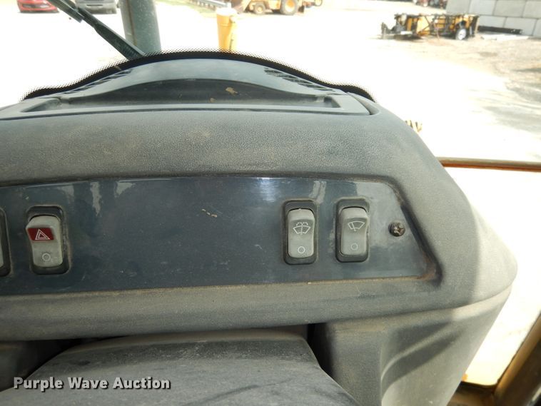 image for item DJ6767 2004 John Deere 310G  backhoe