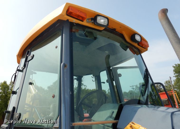 image for item DJ6767 2004 John Deere 310G  backhoe