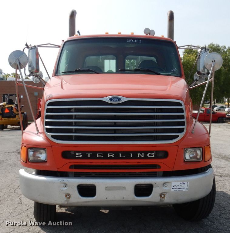 image for item DJ6770 2003 Sterling LT9500  Semi truck