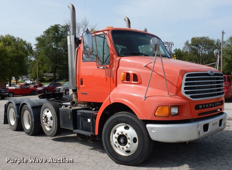 image for item DJ6770 2003 Sterling LT9500  Semi truck