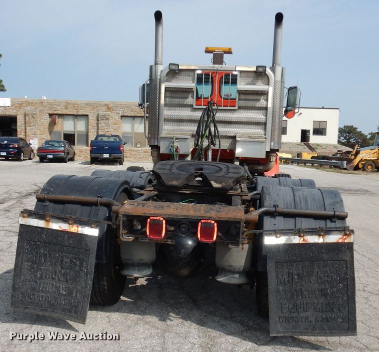 image for item DJ6770 2003 Sterling LT9500  Semi truck