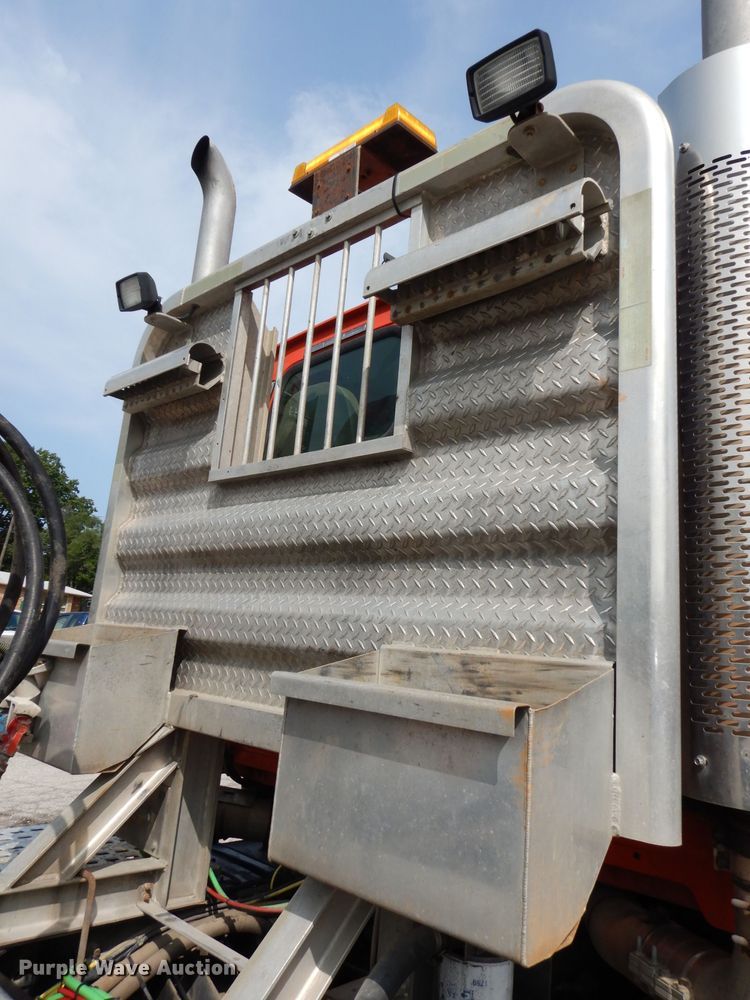 image for item DJ6770 2003 Sterling LT9500  Semi truck