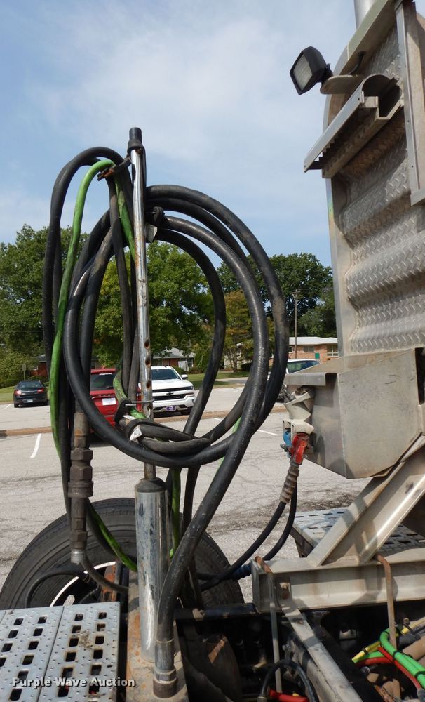 image for item DJ6770 2003 Sterling LT9500  Semi truck