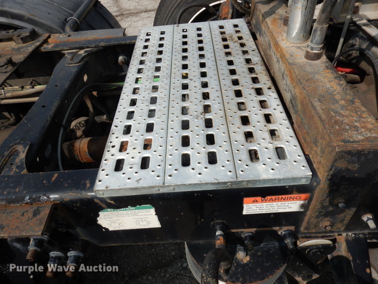 image for item DJ6770 2003 Sterling LT9500  Semi truck