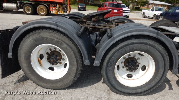 image for item DJ6770 2003 Sterling LT9500  Semi truck