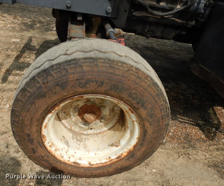 image for item DJ6773 2003 New Holland TS100  tractor