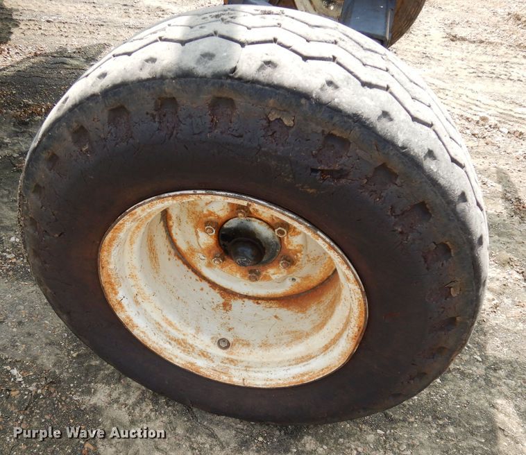 image for item DJ6773 2003 New Holland TS100  tractor