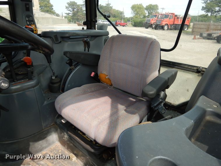 image for item DJ6774 1999 New Holland TS100  tractor