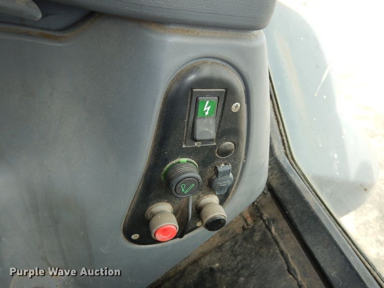 image for item DJ6774 1999 New Holland TS100  tractor