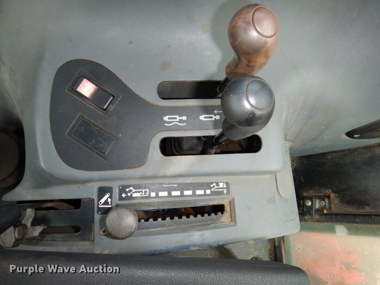 image for item DJ6774 1999 New Holland TS100  tractor