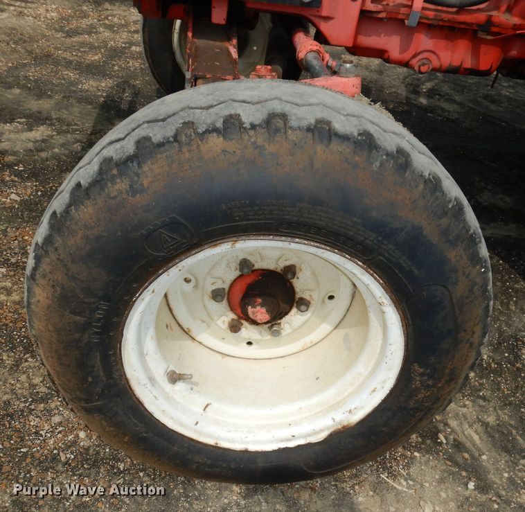 image for item DJ6774 1999 New Holland TS100  tractor