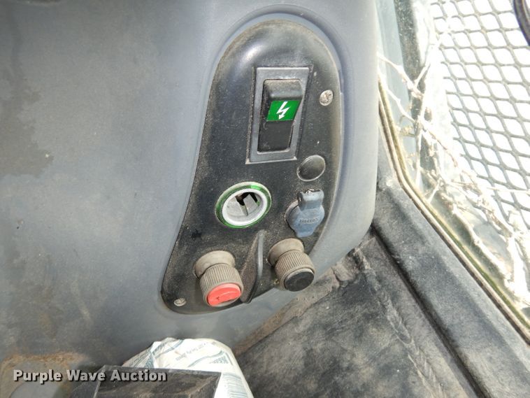 image for item DJ6789 1999 New Holland TS100  tractor