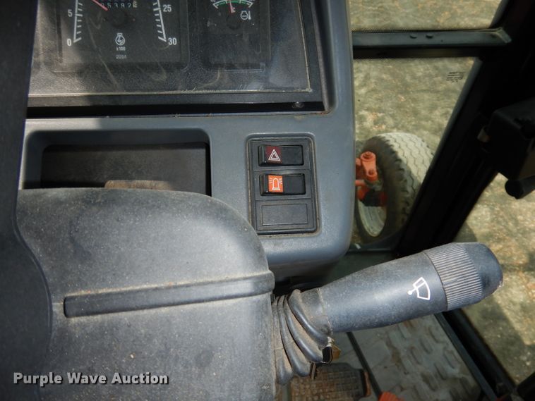 image for item DJ6789 1999 New Holland TS100  tractor