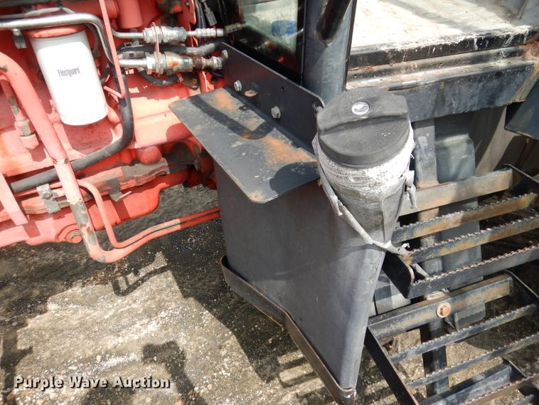 image for item DJ6789 1999 New Holland TS100  tractor