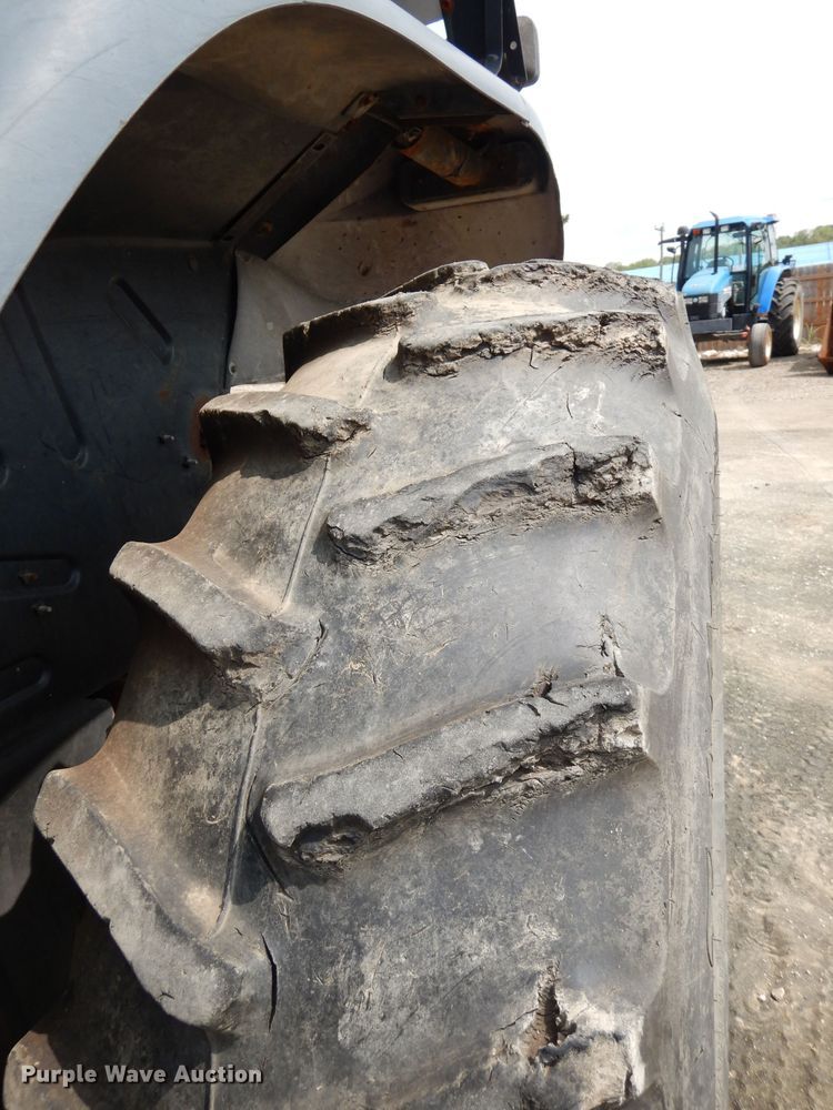 image for item DJ6789 1999 New Holland TS100  tractor