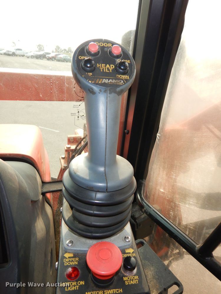 image for item DJ6790 2000 New Holland TS100  tractor