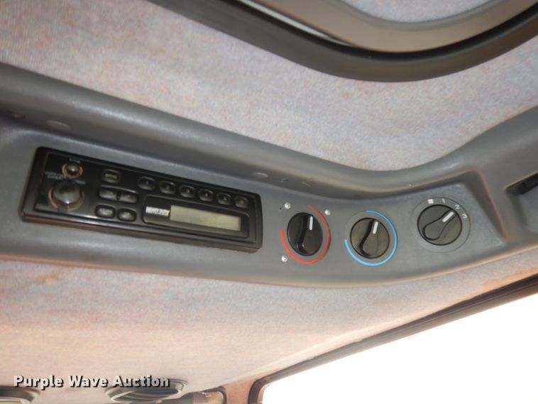 image for item DJ6790 2000 New Holland TS100  tractor