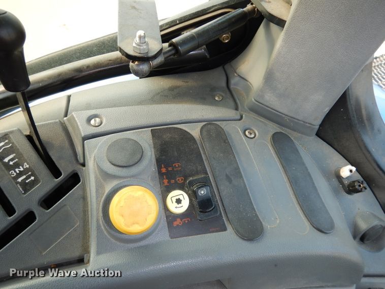 image for item DJ6791 2004 New Holland TS115A  tractor