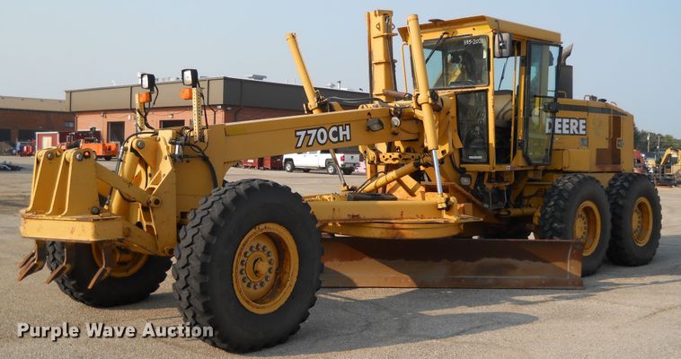 image for item EY9572 2001 John Deere 770CH  motor grader