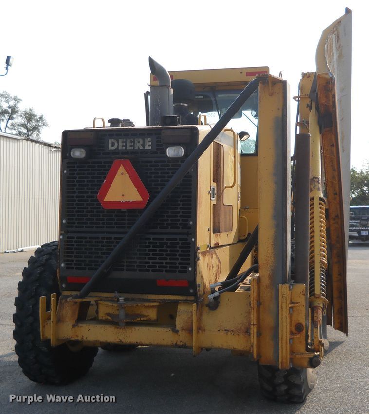 image for item EY9572 2001 John Deere 770CH  motor grader