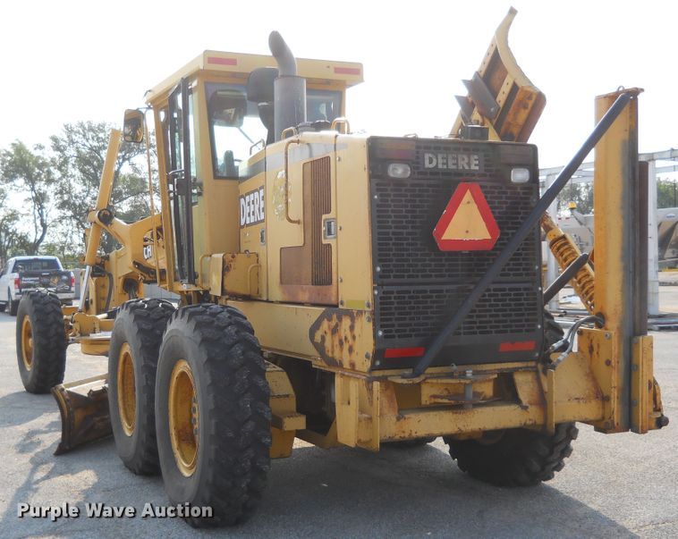 image for item EY9572 2001 John Deere 770CH  motor grader