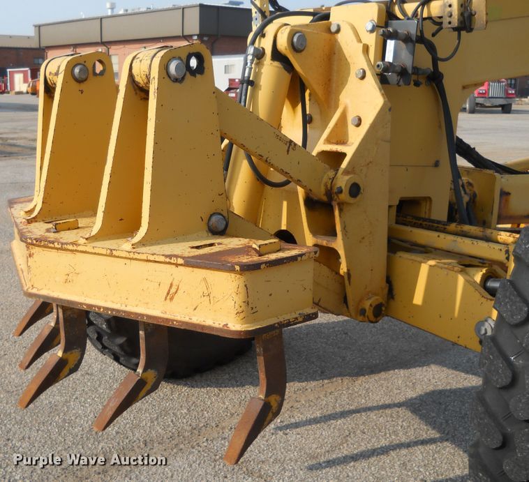 image for item EY9572 2001 John Deere 770CH  motor grader