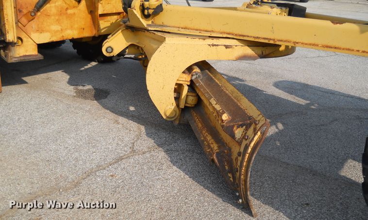 image for item EY9572 2001 John Deere 770CH  motor grader